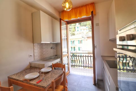 Kitchen or kitchenette, Dining area, kitchen