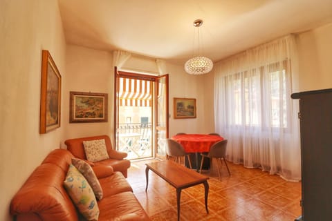 Living room, Dining area, Lunch