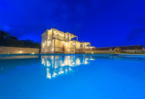 Patio, Facade/entrance, Night, Summer, BBQ facilities, Balcony/Terrace, On site, Mountain view, Pool view, Swimming pool