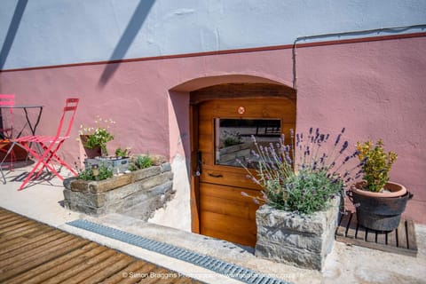 Property building, Facade/entrance