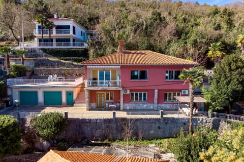 Property building, Neighbourhood