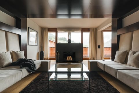 Living room, Seating area, fireplace