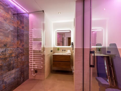 Bathroom, Spa and wellness centre/facilities