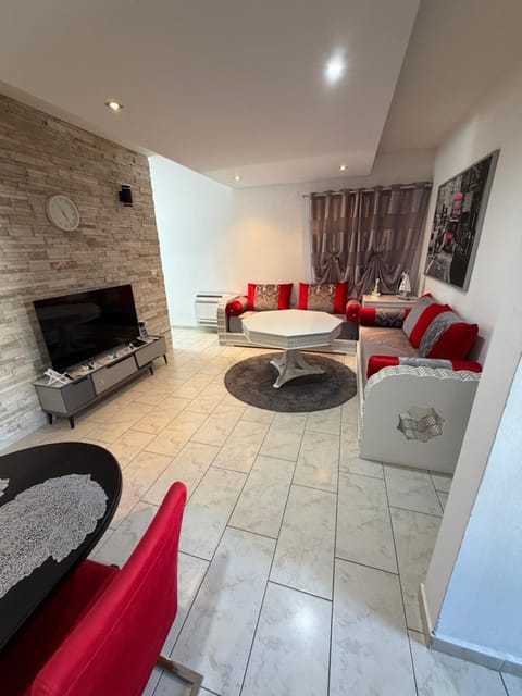 TV and multimedia, Living room, Seating area, air conditioner