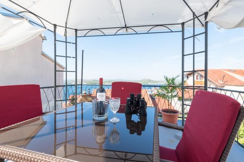 City view, Sea view, Alcoholic drinks