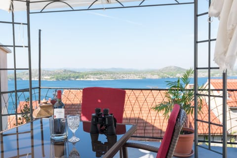 City view, Sea view