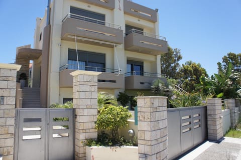 Facade/entrance, Garden, Balcony/Terrace, Garden view, Street view