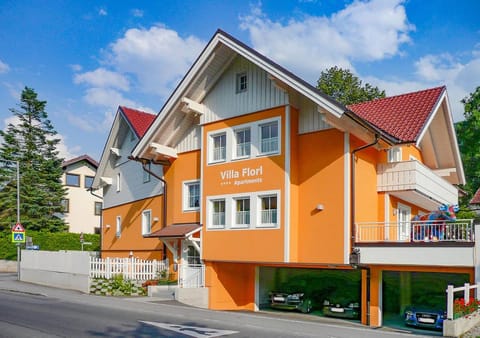 Property building, Facade/entrance, Off site, Day, Summer
