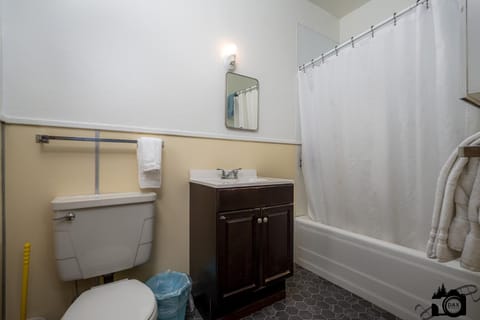 Brown & Hawkins Historical Apartments Apartment hotel in Seward