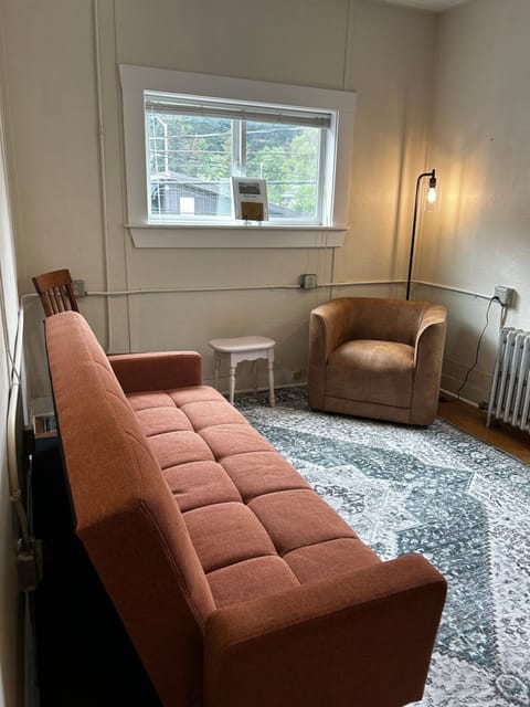 Brown & Hawkins Historical Apartments Apartment hotel in Seward