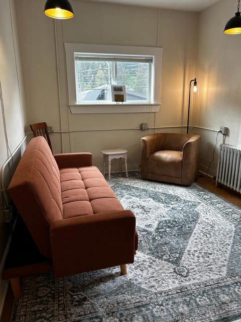 Brown & Hawkins Historical Apartments Apartment hotel in Seward