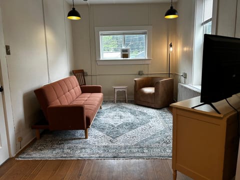 Brown & Hawkins Historical Apartments Apartment hotel in Seward