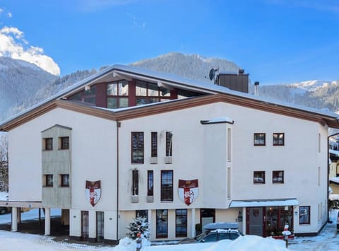 Facade/entrance, Winter