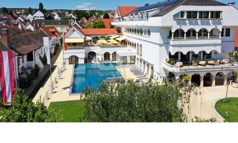 Property building, Balcony/Terrace, Swimming pool