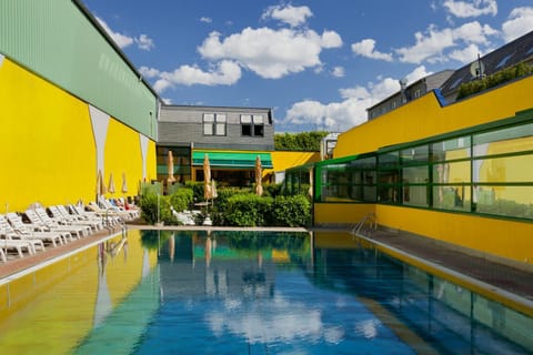 Property building, Swimming pool, Swimming pool