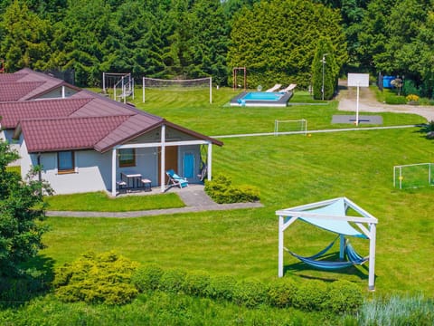 Property building, Day, Natural landscape, Garden, Garden view