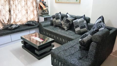 Day, Living room, On site