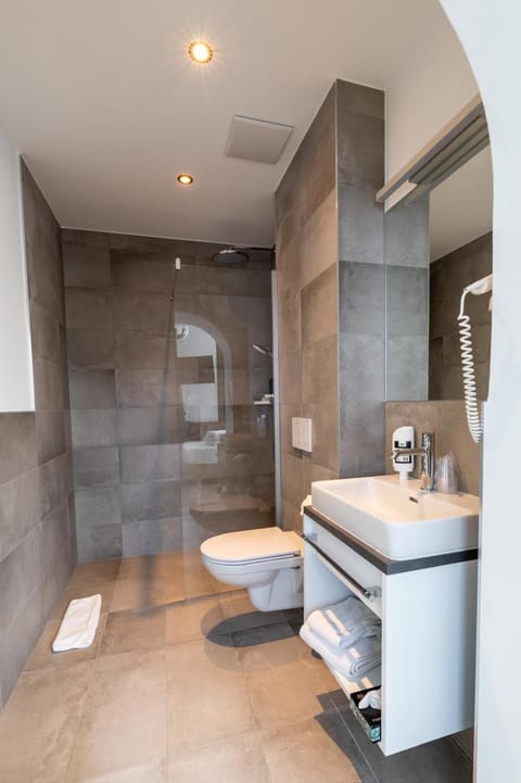 Bathroom, Photo of the whole room