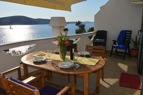 Balcony/Terrace, children, Family