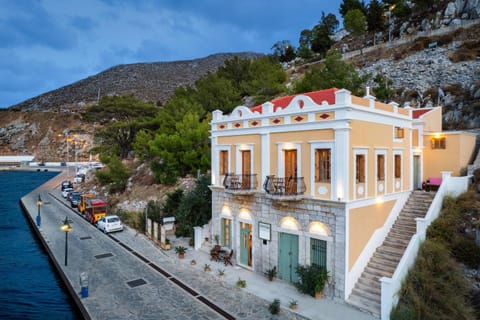 Property building, Natural landscape, Bird's eye view, Sea view, Location