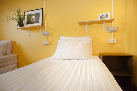 Photo of the whole room, City view, Street view, Street view