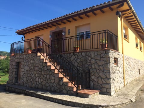 Facade/entrance, Off site