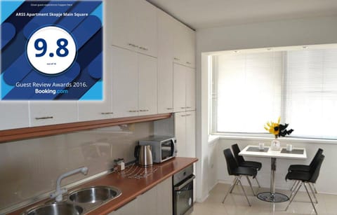 Kitchen or kitchenette, Seating area, Dining area