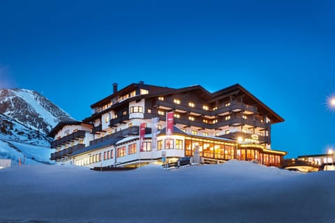 Facade/entrance, Mountain view