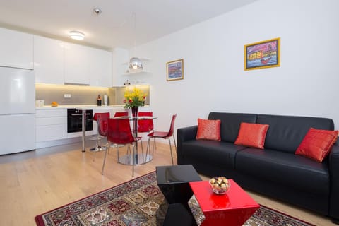 Spring, Day, Summer, Kitchen or kitchenette, Living room, Photo of the whole room, Dining area, Autumn, On site, Family