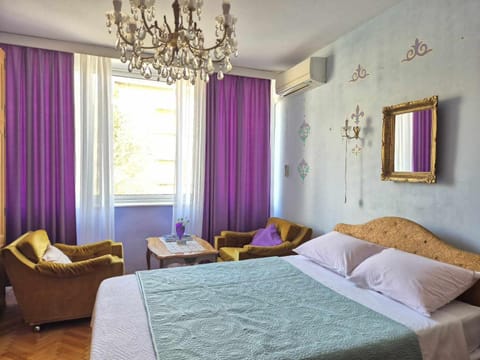 Bed, Seating area, Bedroom, air conditioner