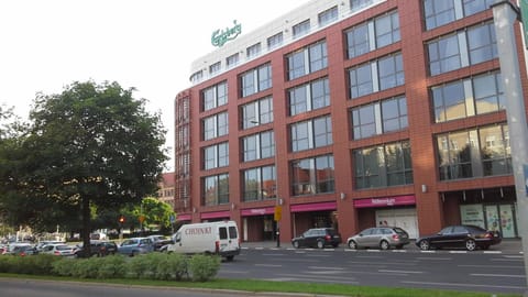 Facade/entrance
