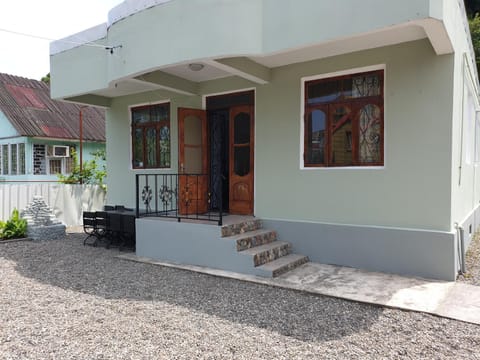 Facade/entrance