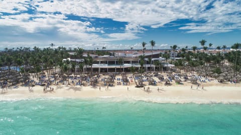 Property building, Nearby landmark, Day, People, Natural landscape, Beach, Pool view, Sea view, Swimming pool, group of guests, sunbed