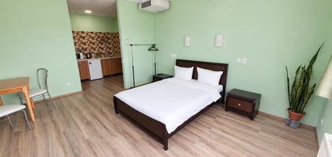 Bed, Kitchen or kitchenette, Photo of the whole room, Bedroom