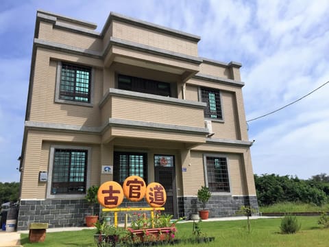 Property building, Facade/entrance, Garden view, Mountain view