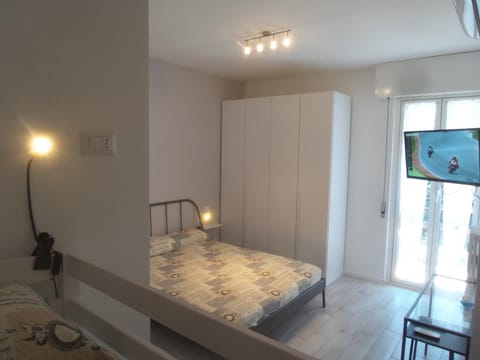 TV and multimedia, Bedroom, Pets