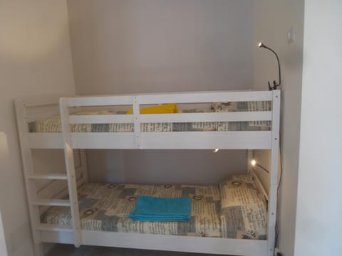 Bedroom, bunk bed