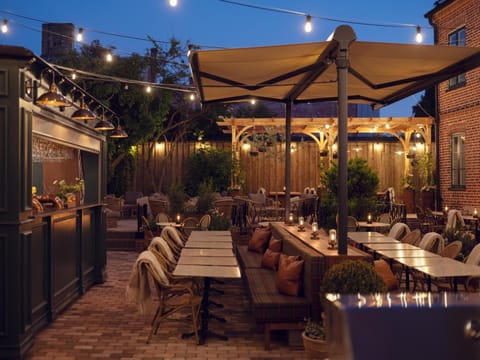 Patio, Restaurant/places to eat, Spring, Summer, Food and drinks, Seating area, Autumn, Food, Alcoholic drinks, Non alcoholic drinks