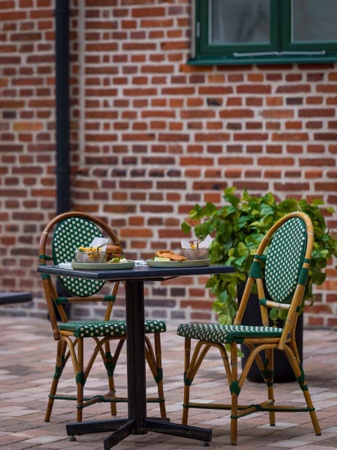 Restaurant/places to eat, Seasons