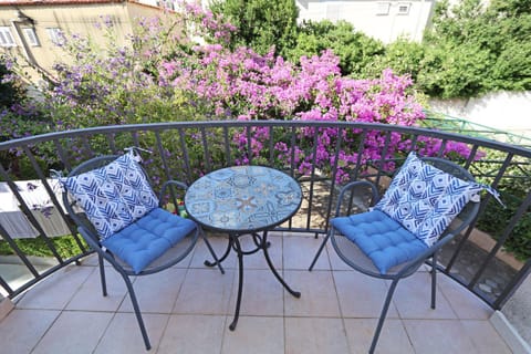 Patio, Day, Natural landscape, Garden, View (from property/room), Balcony/Terrace, Seating area