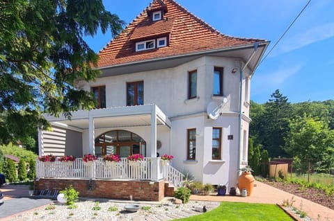 Property building, Spring, Day, Garden, Seating area, Garden view