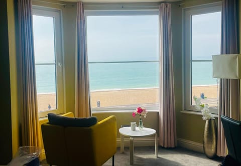 Stones Throw From The Beach - Stunning Sea View Apartment in Portsmouth