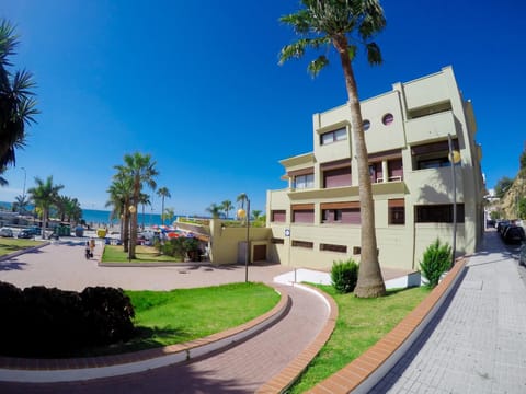 Restaurant/places to eat, Facade/entrance, Off site, Day, Activities, Summer, Children play ground, Beach, Diving, Sea view, Supermarket/grocery shop, Sports, Entertainment, Family