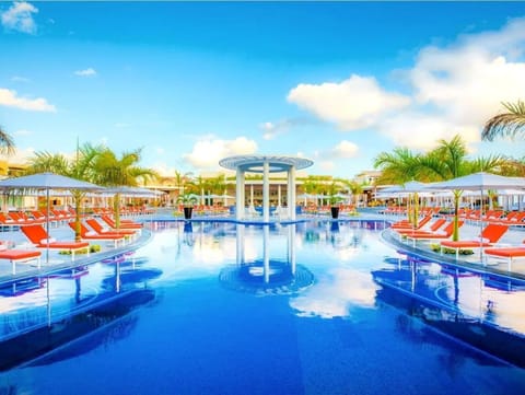 Day, Pool view, Swimming pool, sunbed