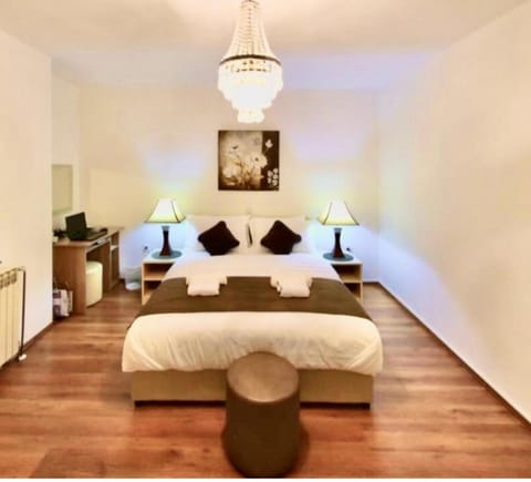 Bed, Photo of the whole room