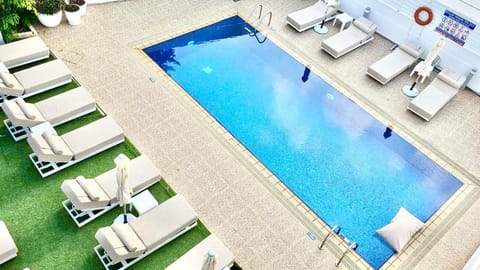 Swimming pool, sunbed
