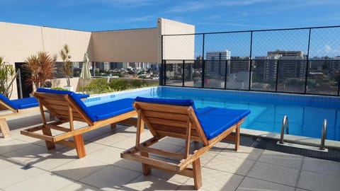 Swimming pool, sunbed