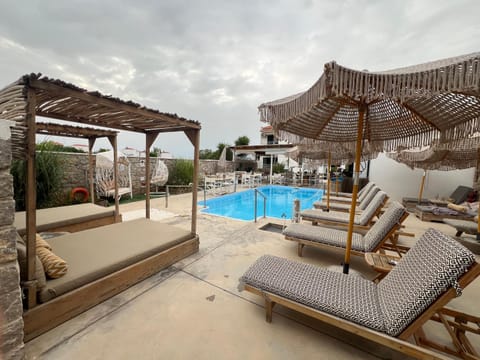 Day, Natural landscape, Pool view, Swimming pool, sunbed
