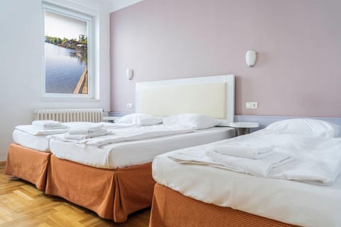 Bed, Photo of the whole room, Bedroom, internet, towels