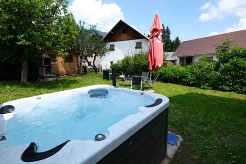 Garden, Hot Tub